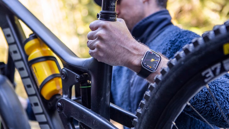 Το Apple Watch μπροστά από το ποδήλατο