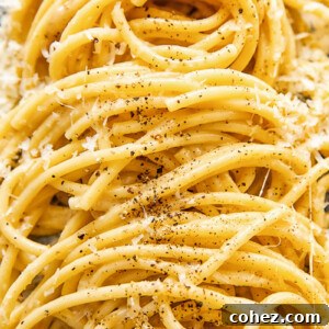 close up of cacio e pepe pasta