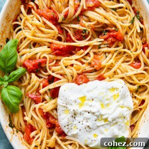 Serving dish with pasta and burrata from the top